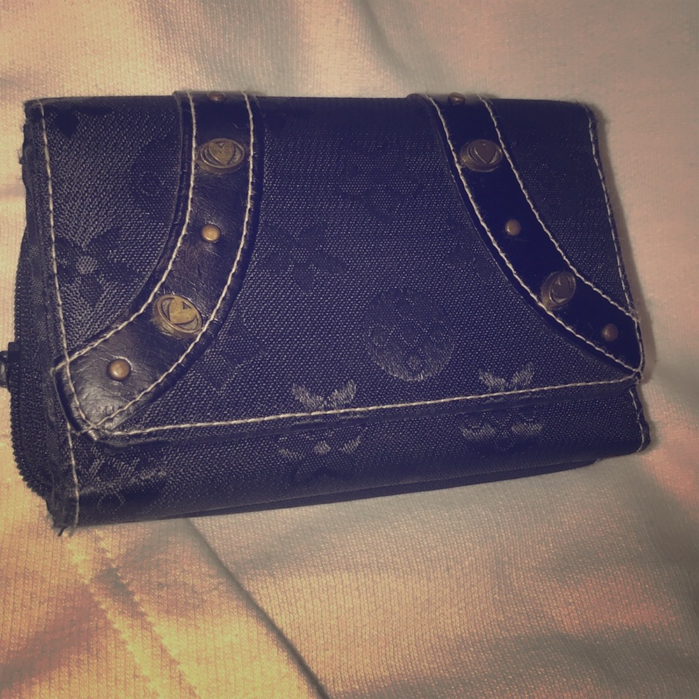 A black wallet